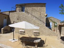 Les Pres de Gordes, hotel with jacuzzis in Gordes