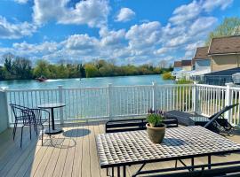 Viesnīca Cotswolds Lakeside Lodge - Nesbitt's Nest pilsētā Sautsernija