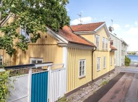 Central lägenhet i nyrenoverat 1700-talshus, rental liburan di Vastervik
