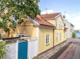 Central lägenhet i nyrenoverat 1700-talshus, holiday rental in Västervik