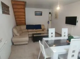 Maison 3 chambres. cour Privative 2 places de parking privatives