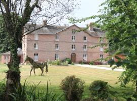 Manoir du Taillis, hotel with parking in Heugon