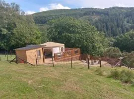 Yurt Uchaf Off-Grid Glamping