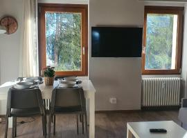 Moda Apartments 01, hotel near Trebials, Sestriere