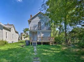 Charming Fort Wayne Home about 1 Mi to Downtown!, Hotel in Fort Wayne
