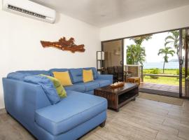 Newly Remodeled Ground-Floor Unit in Flamingo in Front of Beach, vil·la a Playa Flamingo