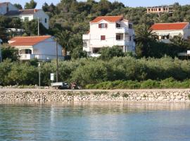 Apartments and rooms by the sea Jakisnica, Pag - 4160, hotel v destinaci Lun