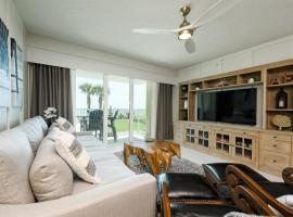 Unit 103 Aruba - 3 Bedroom Ocean Front, hotel s jacuzzi v destinaci Daytona Beach