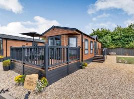 The Cotswold Holiday Lodge, holiday home in Evesham