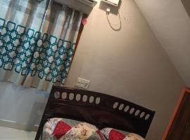 ADVIK HOMESTAYS, lemmikkystävällinen hotelli kohteessa Tirupati