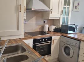 2Bedroomed apartment on first floor with balcony, hotel in Kenmare