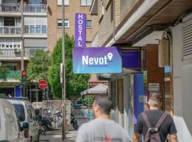 Hostal Nevot, casa de hóspedes em Granada