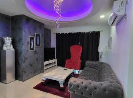 Spacious 2 bedroom. Home comfort + hotel amenities, apartmen di Angeles