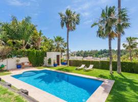Ocean Views Luxury Villa next to beach, holiday home in Benalmádena