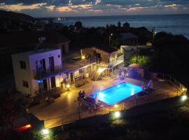 Holiday Apartments,Polynikis Sea-Cret, Pachyammos, hotell i nærheten av St Raphaels Church i Pachyammos