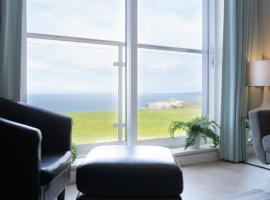 Stunning Sea Views, luxury apartment beaches & restaurants are a short walk away, hotel din Newquay