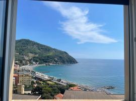 Ocean View Flat with WI-FI, AC and Elevator to Town, hotel a Levanto