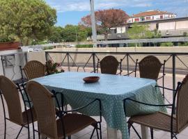 Appartamento al Mare con due Terrazze, hotel in Punta Marina