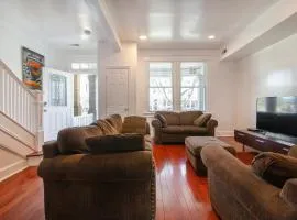 Spacious, Relaxing, 4 Bd 3.5 Ba Home In Petworth!