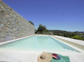 Casas Viriatus - Turismo Rural, hotel with parking in Paredes de Coura