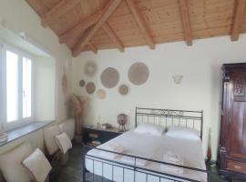 House Moschα, hotel with parking in Andros Chora