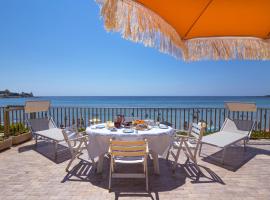 Villa Seahorse, Fontane Bianche, Siracusa, BEACHFRONT, great wifi, beautiful garden, παραθεριστική κατοικία σε Fontane Bianche