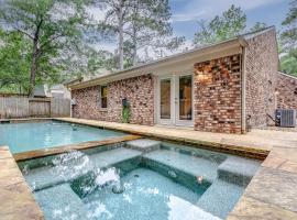 Pool & Spa! Whimsical Heart of The Woodlands, hotel with jacuzzis in Spring
