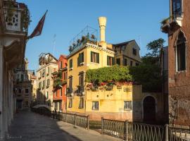 Residenza de l'Osmarin Suites, guesthouse Venetsiassa