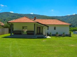 Drinska kućica، مكان إقامة مع الخدمة الذاتية لإعداد الطعام في Ljubovija