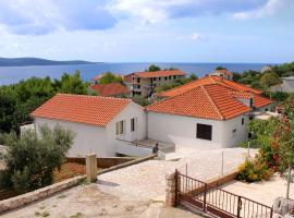 Apartments and rooms with parking space Zavala, Hvar - 128, guest house in Jelsa