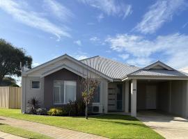 By the Beach, vacation rental in Broadwater