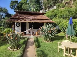 Viesnīca Chalé das Montanhas - Cachoeira particular dentro da hospedagem pilsētā Nova Friburgu