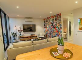 Funk in the City - Luxury Laneway Apartment with Single Garage, hotel near The Chalice, Christchurch