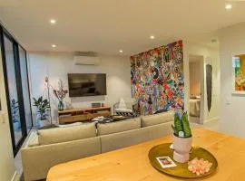 Funk in the City - Luxury Laneway Apartment