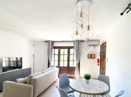 Lovely 1- bedroom rental with pool, close to the beach