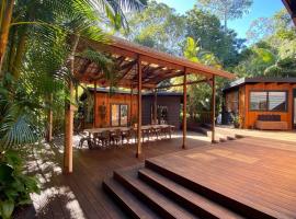 Ananda Eco House - Eco Rainforest Retreat、モントビルのホテル