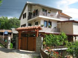 Risto's Guest House, hotel cerca de Playa de Gradishte 1, Ohrid