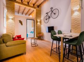 Diseño Triana 2 rooms, hotel in Seville