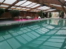 Gîte, piscine L'Ange Blanc 28 personnes