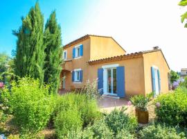 Beautiful holiday villa in Provence France, cabaña o casa de campo en Aups