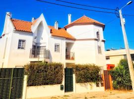 Villa Cielo - Family House, sumarhús í Sintra