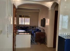 90 qm Wohnung mit 2 Schlafzimmern, hótel með bílastæði í Marrakech