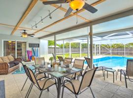 'Tropical Landing' Stuart Home w/ Pool + Grill!، فندق في ستيوارت