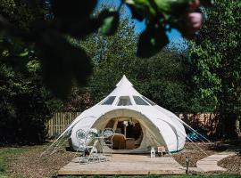 Appleblossom Yurt, אוהל מפואר בAlkborough
