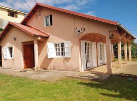 Maison de 4 chambres avec vue sur la mer jardin clos et wifi a Saint Leu, מקום אירוח ביתי בסן-לו