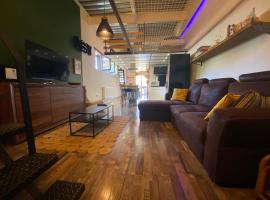 Gîte du Silo Loft atypique ,Tournesol , spa&piscine couverte, spa hotel in Toucy