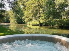 Gite Pyrénées pleine nature jacuzzi 4/5 pers., hotel di Mifaget