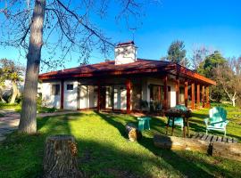 Casa tranquila y central con piscina en Olmué: Olmué'de bir tatil evi