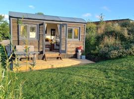 Rhodes To Serenity - Mermaid Shepherds Hut, holiday home in Stoke on Trent