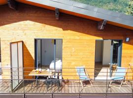 La Tournette superb quiet apartment 300 meters from the lake, budgethotel i Sévrier